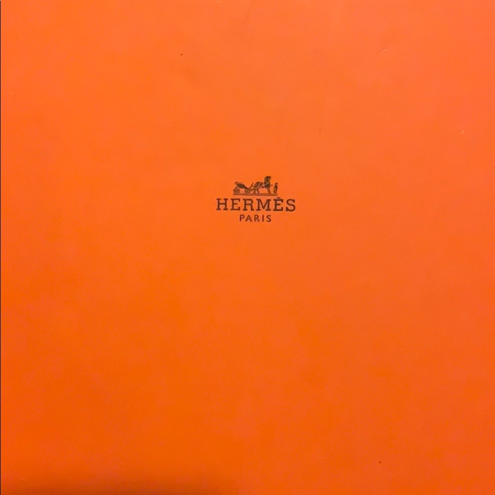 Meet your Posher, Ebaa